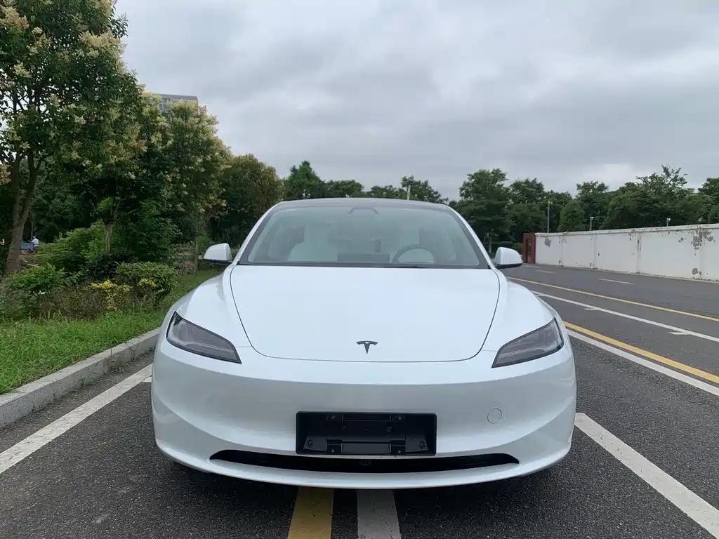 Tesla Model 3 2026