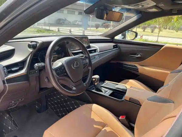 Lexus ES 2021