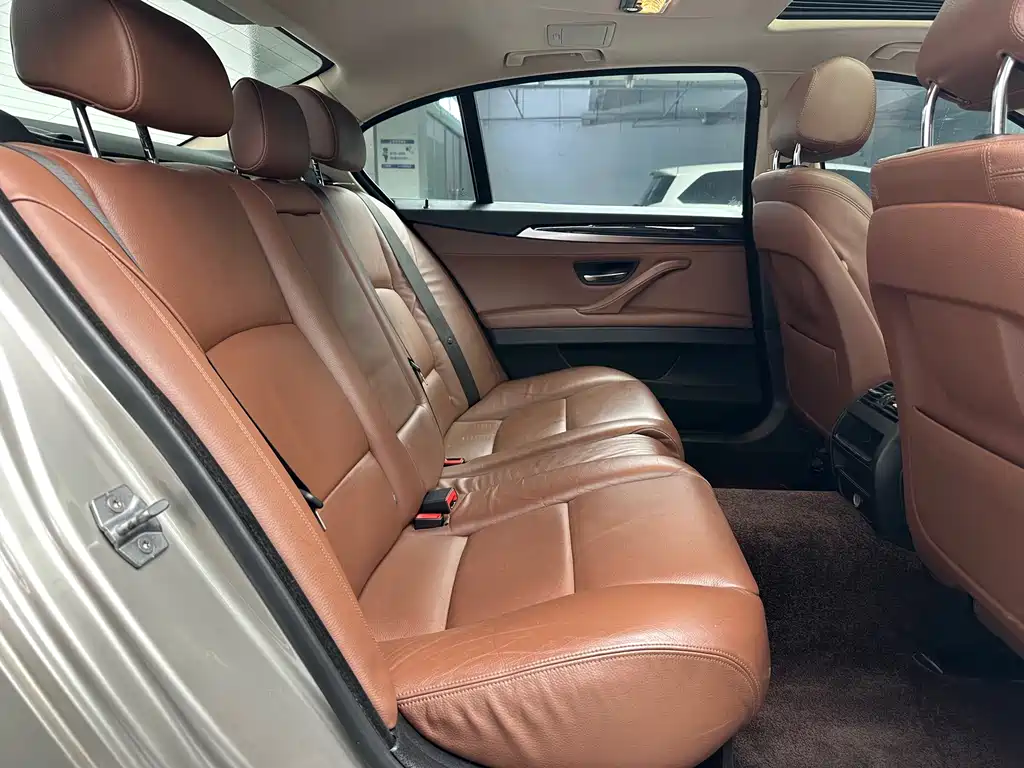 BMW 5 Series 2016 — фото 14