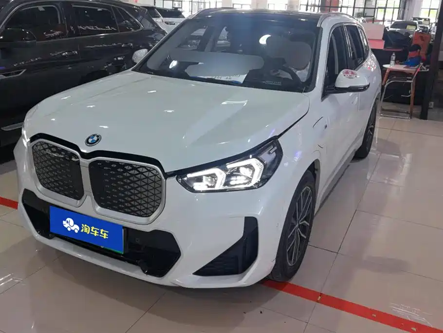 BMW iX1 2025