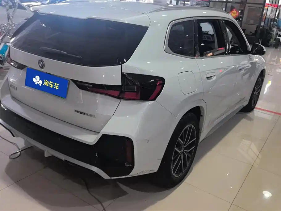 BMW iX1 2025