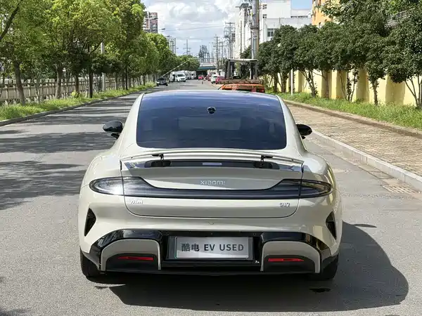 Xiaomi SU7 2024