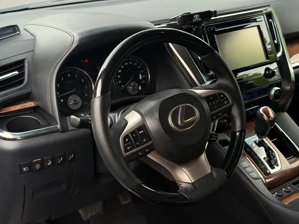 Toyota Alphard 2018 — фото 8