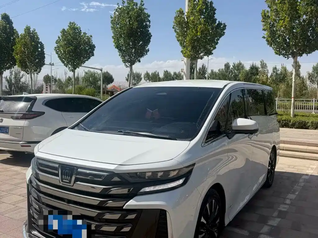 Toyota Vellfire 2024 — фото 1