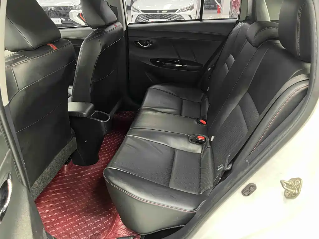 Toyota Yaris L 2022 — фото 10