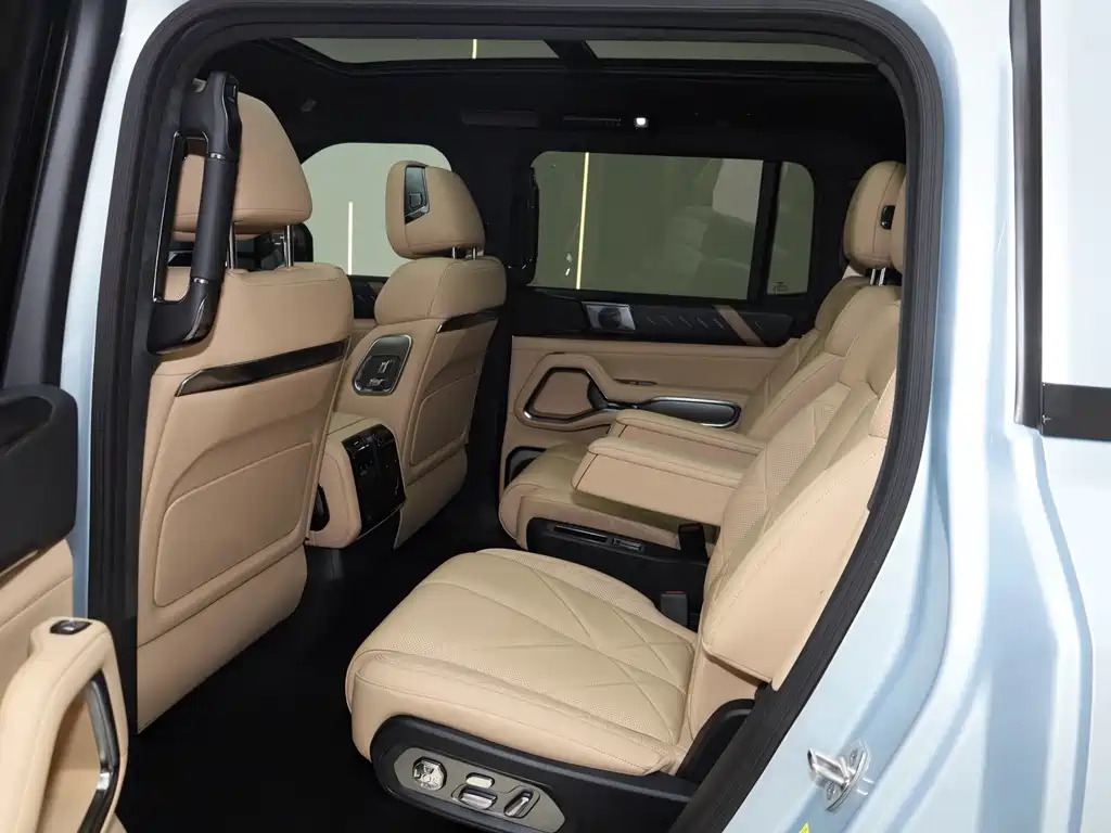 Fang Cheng Bao Leopard 8 2025