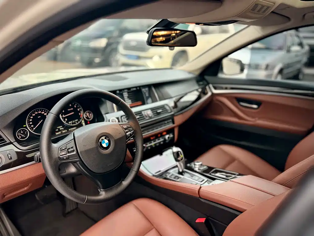 BMW 5 Series 2015 — фото 9