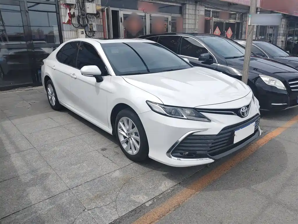 Toyota Camry 2023 — фото 8