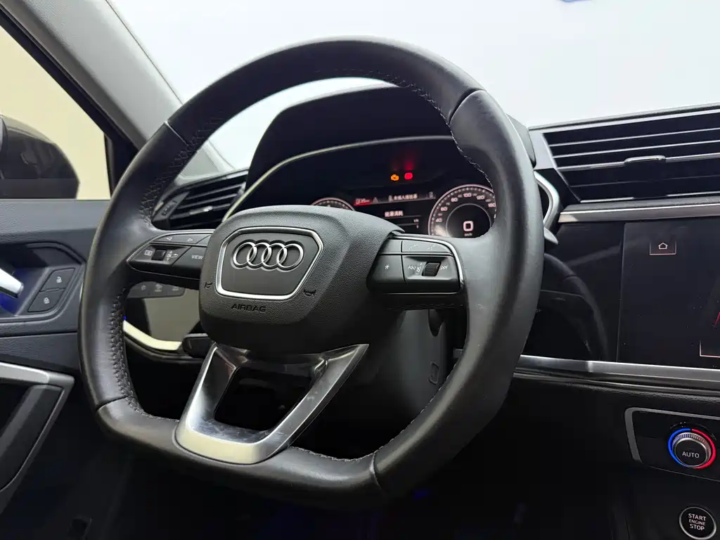 Audi Q3 2022 — фото 16