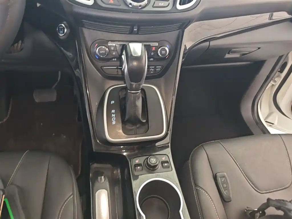 Ford Kuga 2014 — фото 14