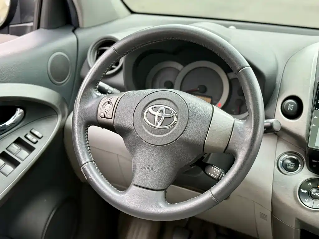 Toyota RAV4 2010 — фото 22