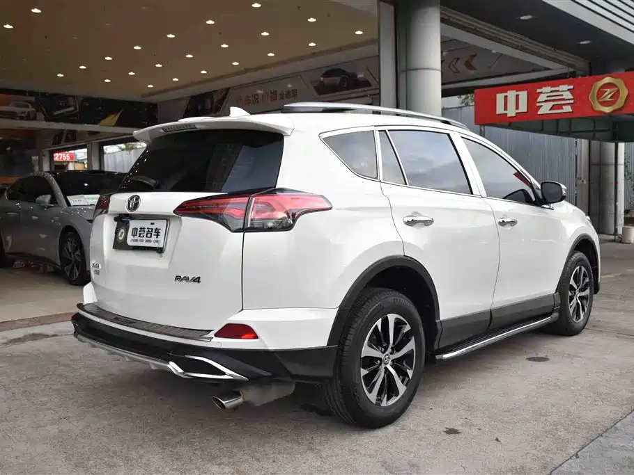 Toyota RAV4 2019 — фото 5