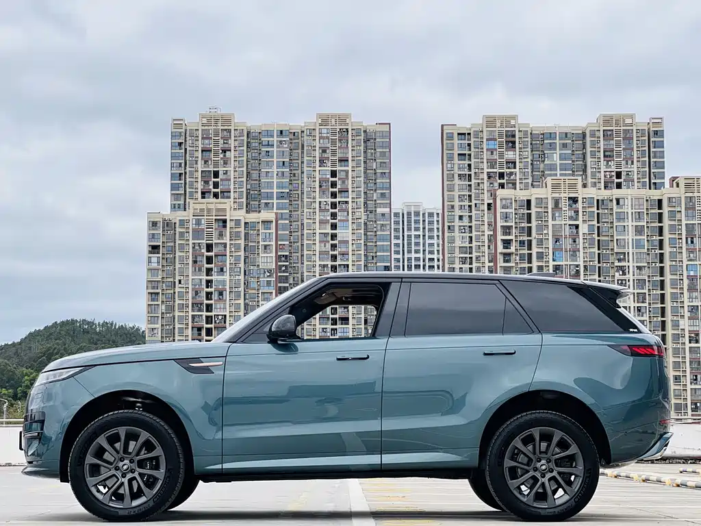 Land Rover Sport 2024 — фото 11