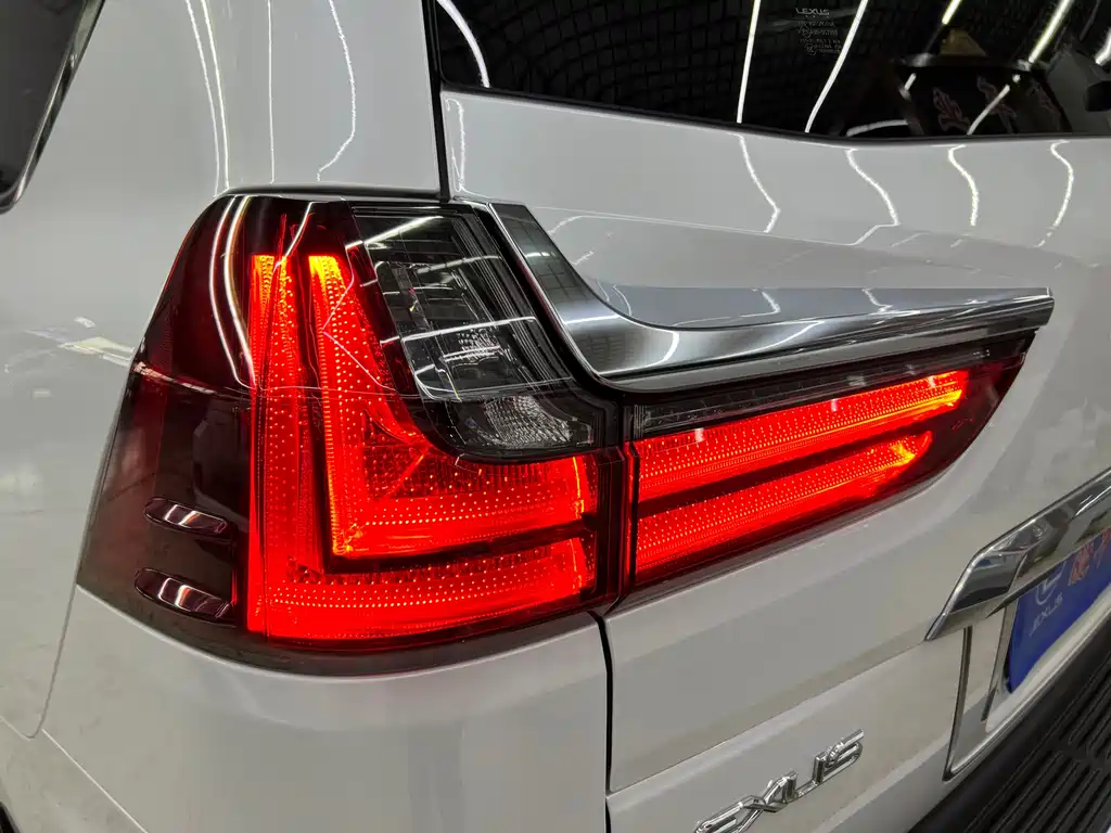 Lexus LX 2020 — фото 23
