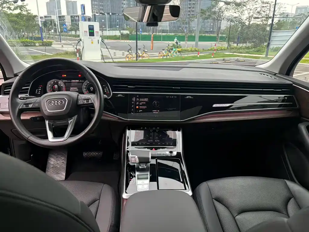 Audi Q7 2021 — фото 14