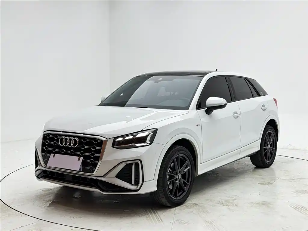 Audi Q2L 2022 — фото 1