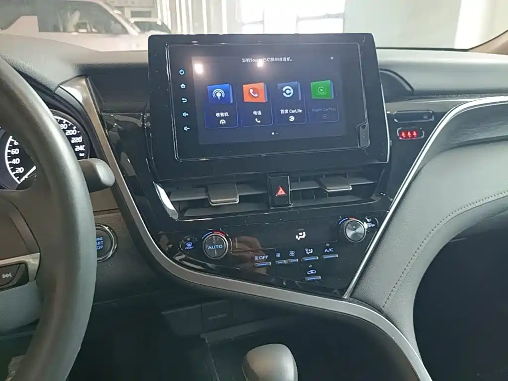 Toyota Camry 2022 — фото 13