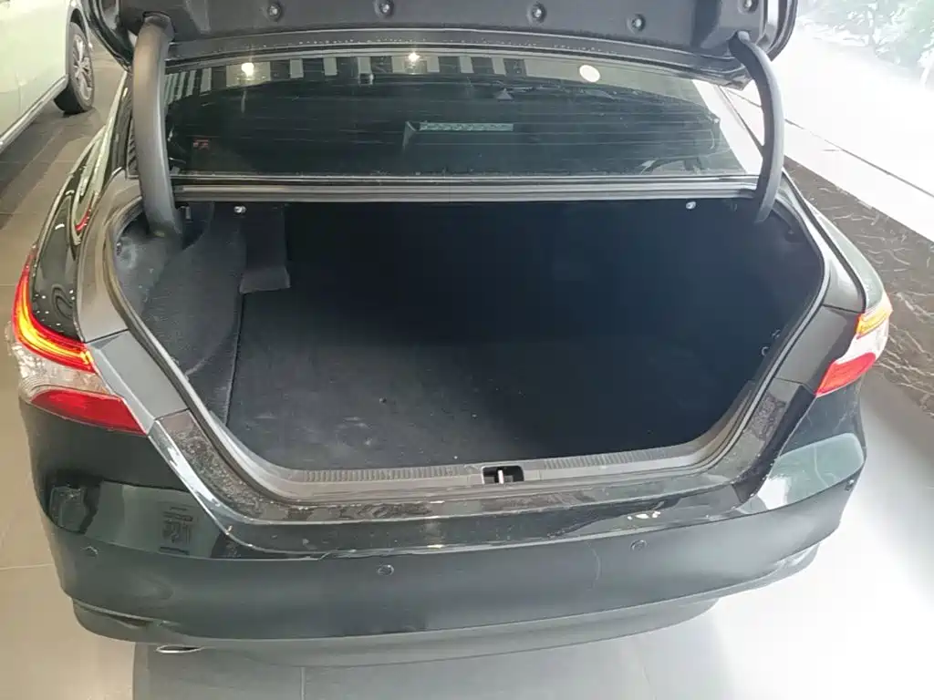 Toyota Camry 2022 — фото 19