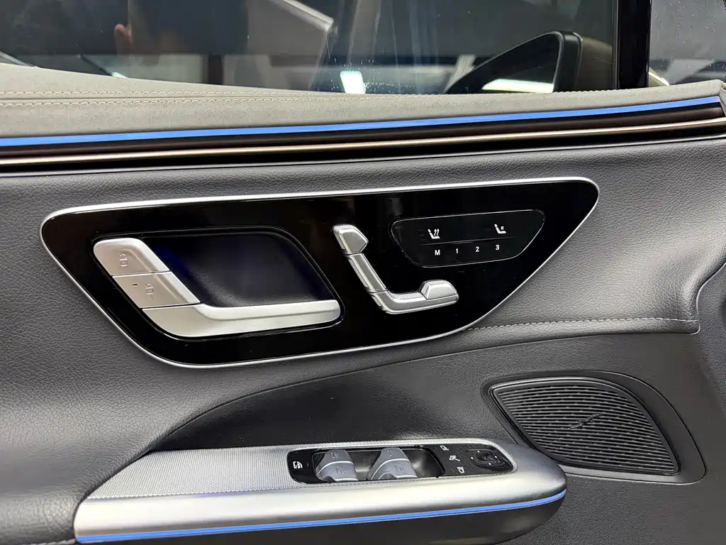 Mercedes-Benz EQE SUV 2023 — фото 19