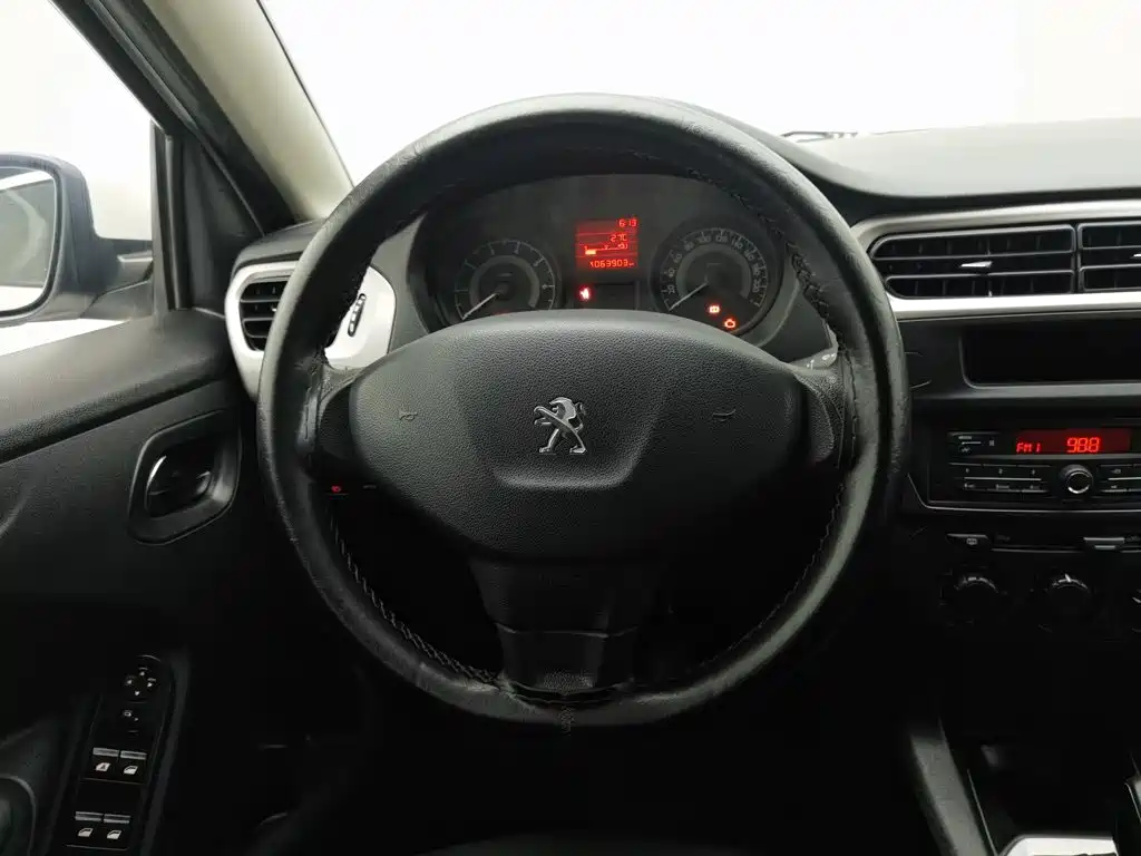 Peugeot 301 2015 — фото 11