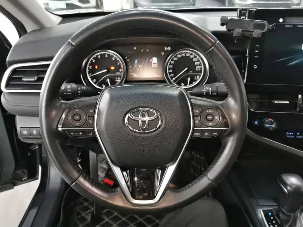 Toyota Camry 2023 — фото 11