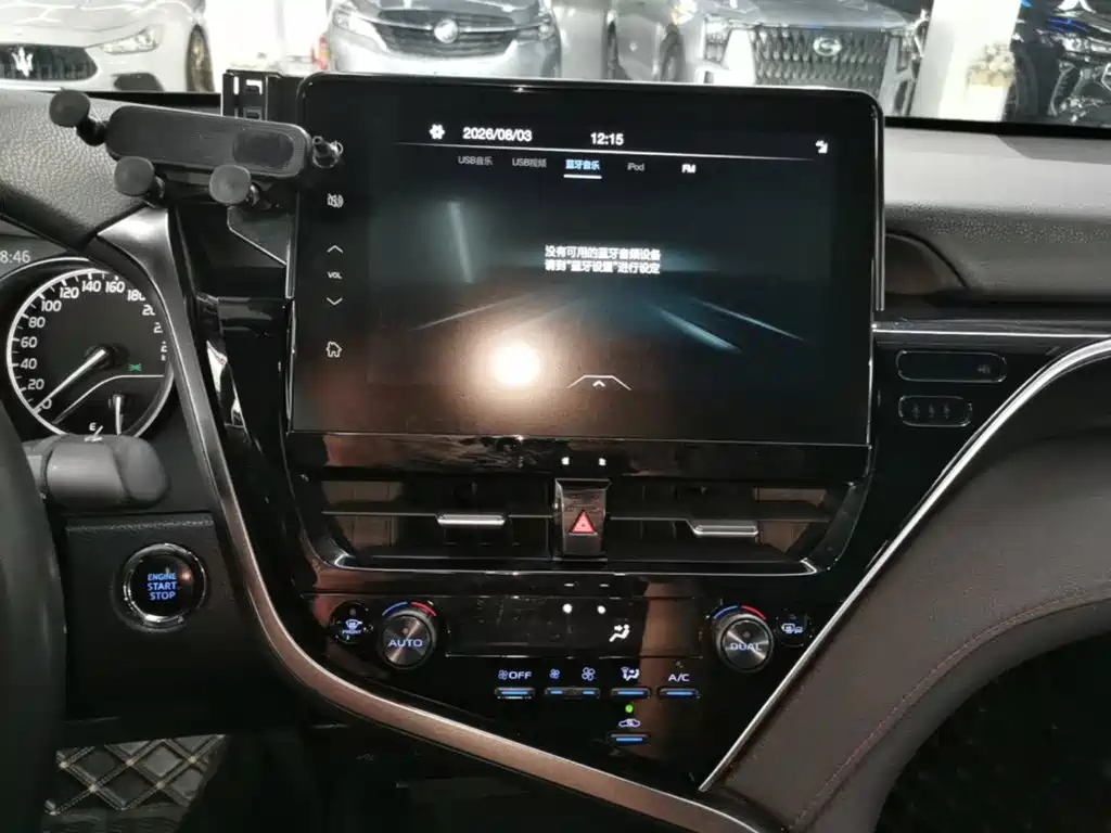 Toyota Camry 2023 — фото 13