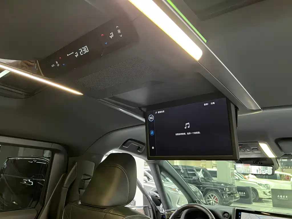 Toyota Vellfire 2023 — фото 15