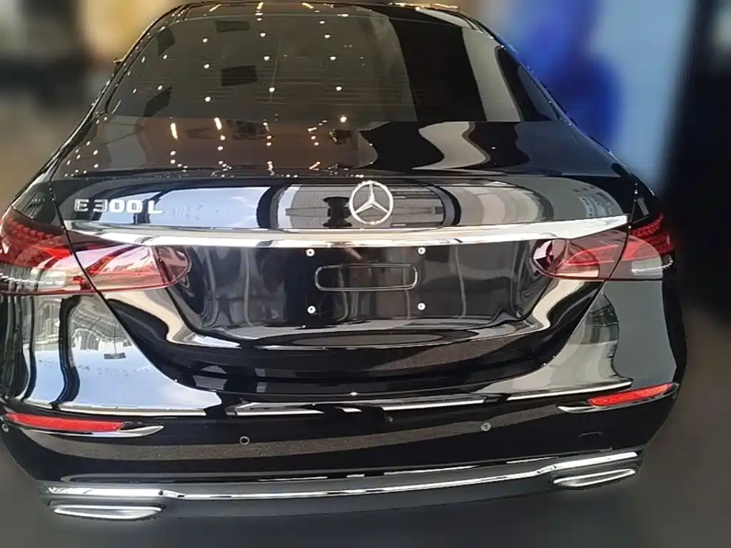 Mercedes-Benz E-Class 2023 — фото 10