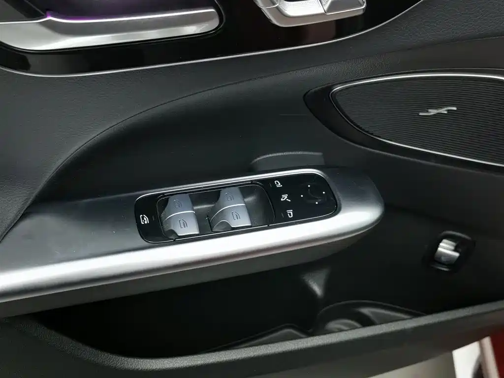 Mercedes-Benz C-Class 2023 — фото 9