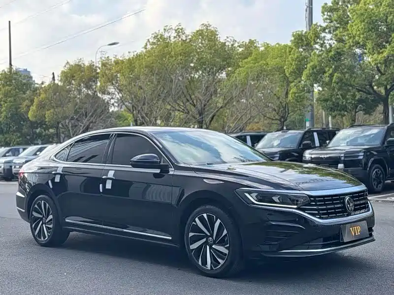 Volkswagen Passat 2023 — фото 3