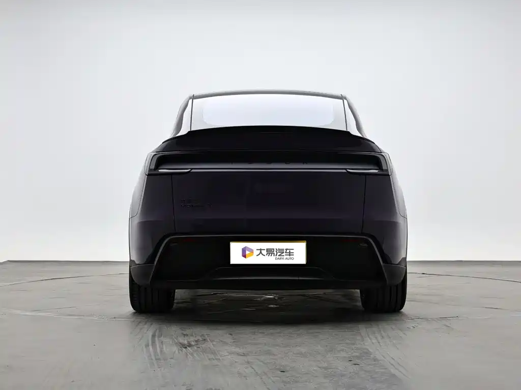 Tesla Model Y L 2026 — фото 4