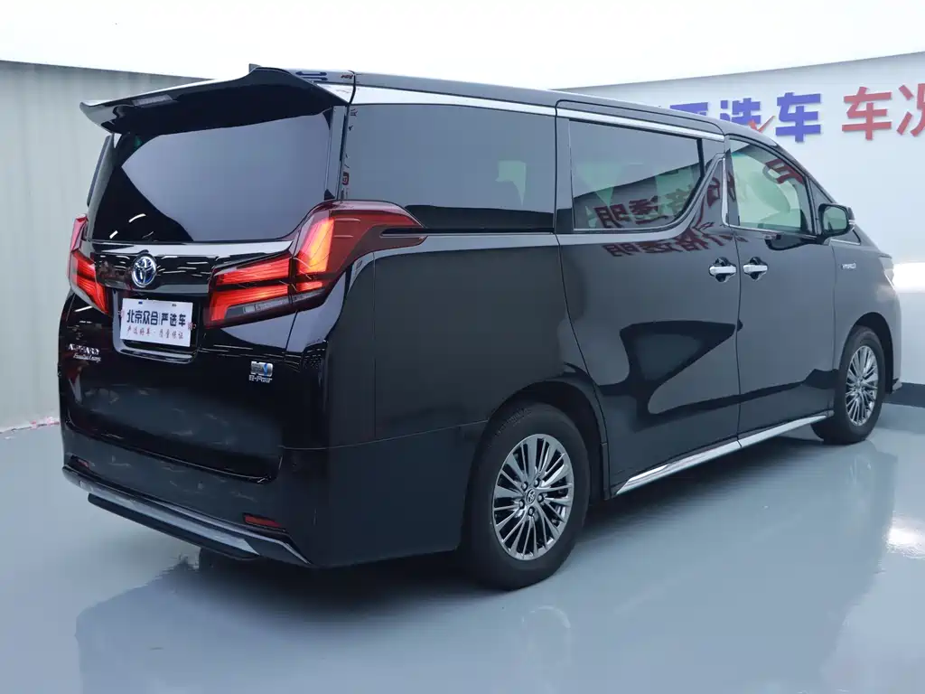 Toyota Alphard 2023 — фото 26