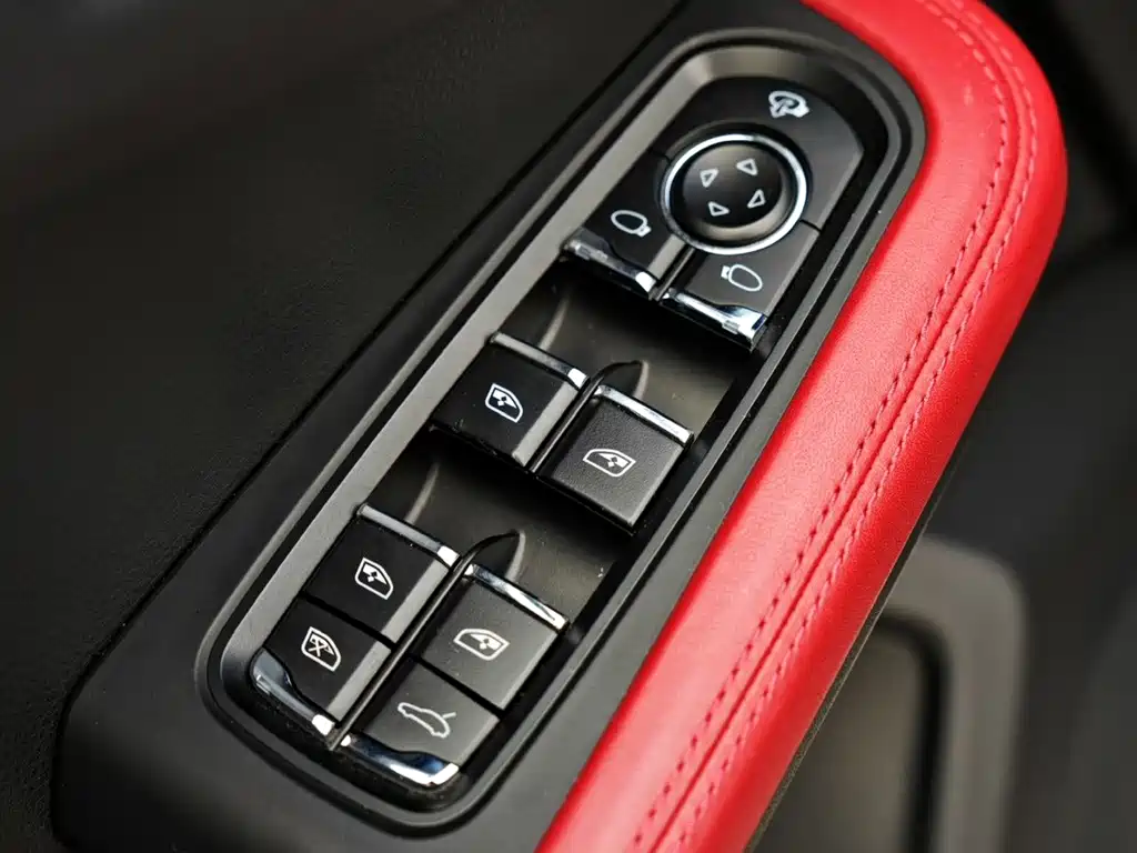 Porsche Macan 2023 — фото 14