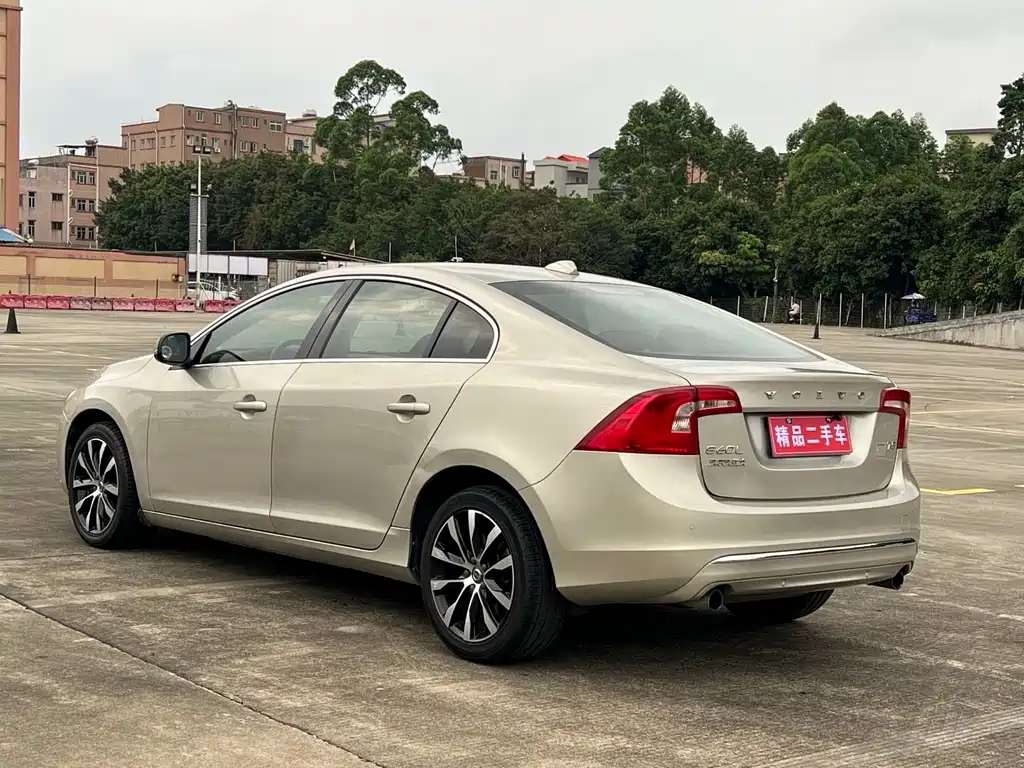Volvo S60 2019 — фото 14