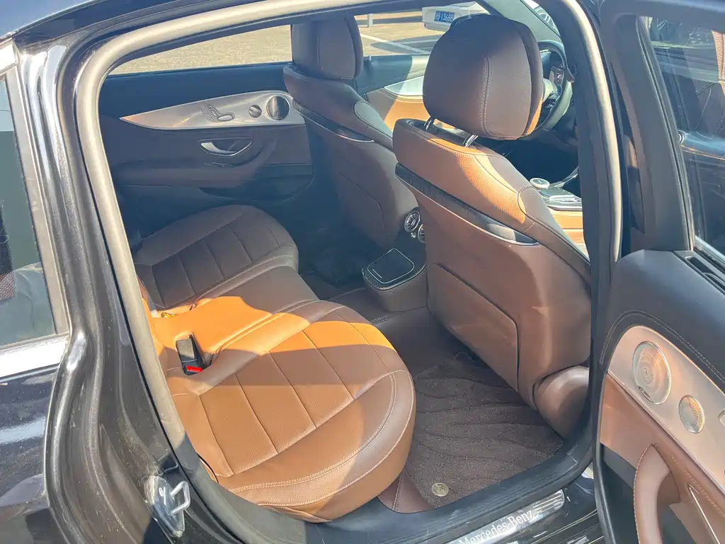 Mercedes-Benz E-Class 2022 — фото 11