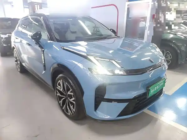 Lynk & Co 08 EM-P 2025