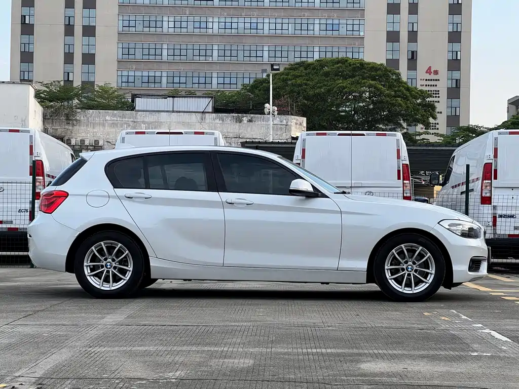 BMW 1 Series 2017 — фото 13