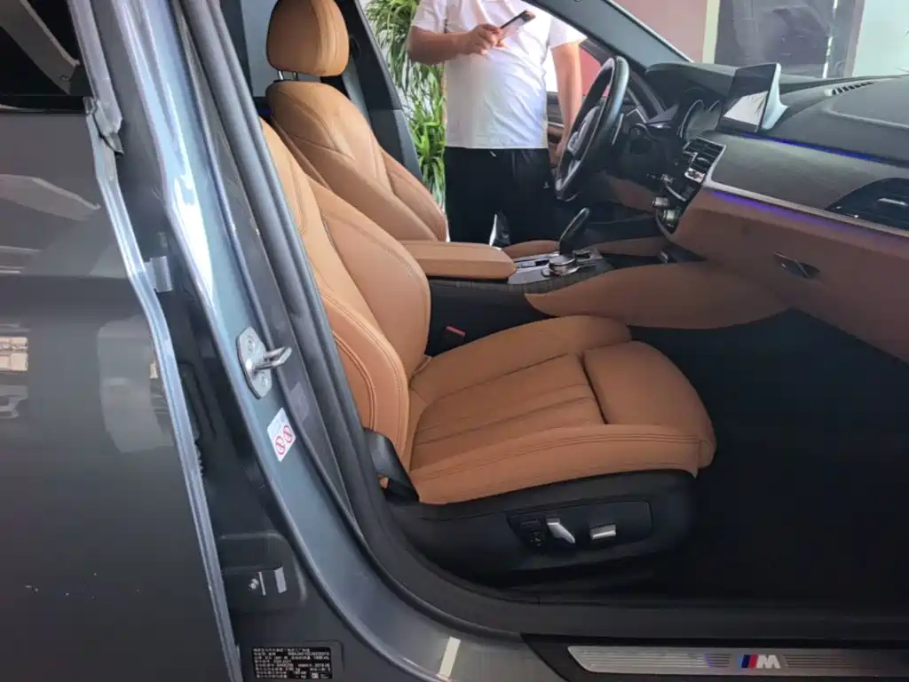 BMW 5 Series 2018 — фото 25