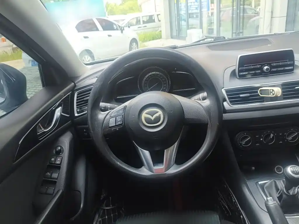 Mazda 3 Axela 2016 — фото 11