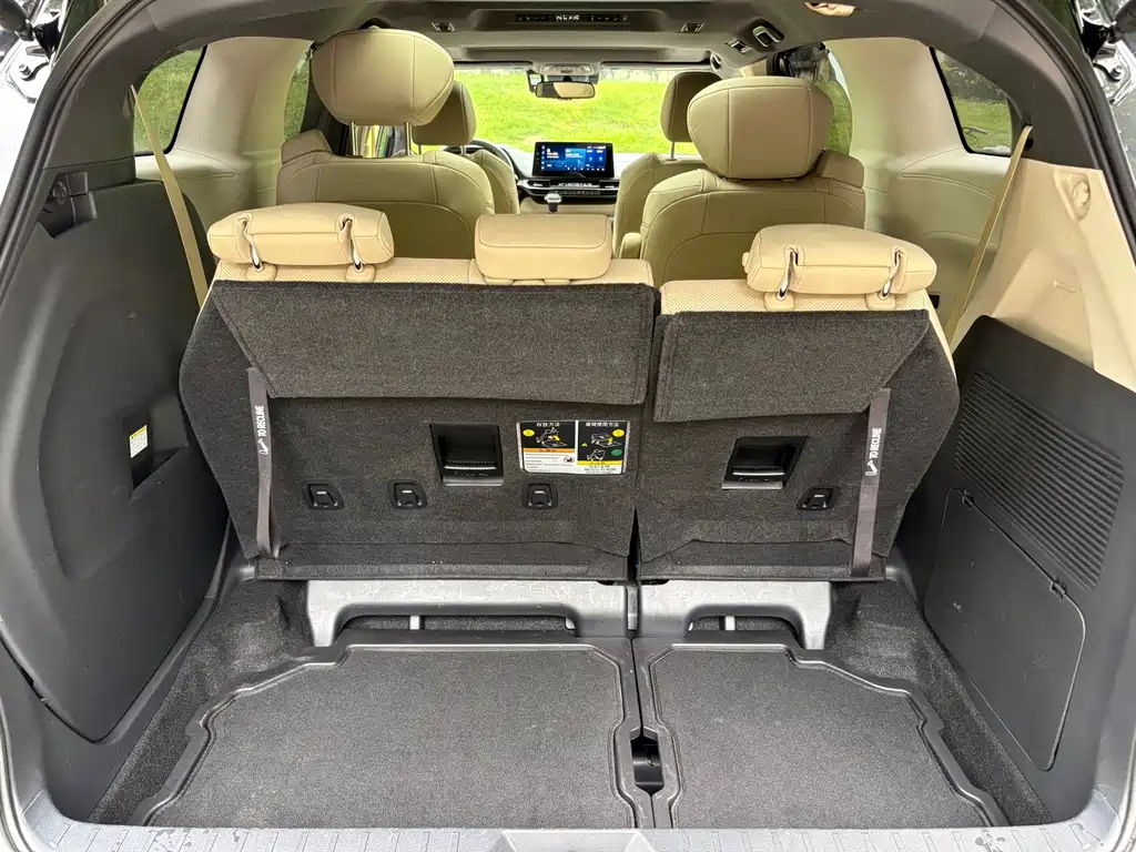Toyota Sienna 2022 — фото 17