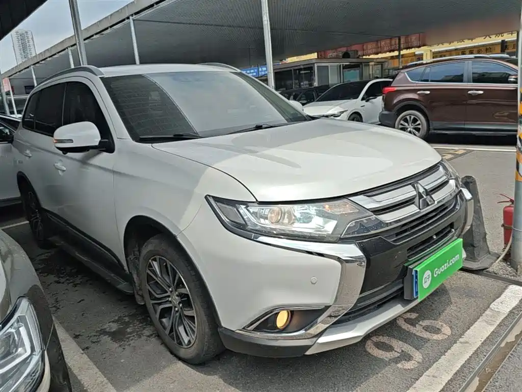 Mitsubishi Outlander 2018 — фото 4