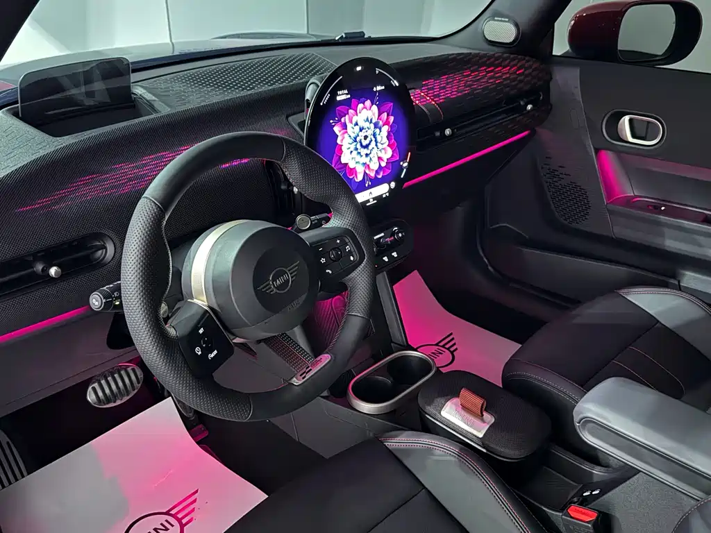 MINI JCW 2025 — фото 13