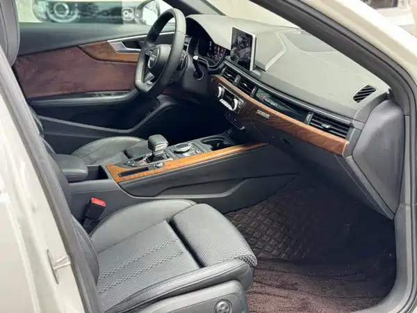 Audi A4L 2019