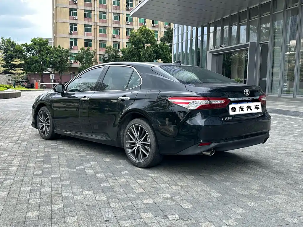 Toyota Camry 2022 — фото 6