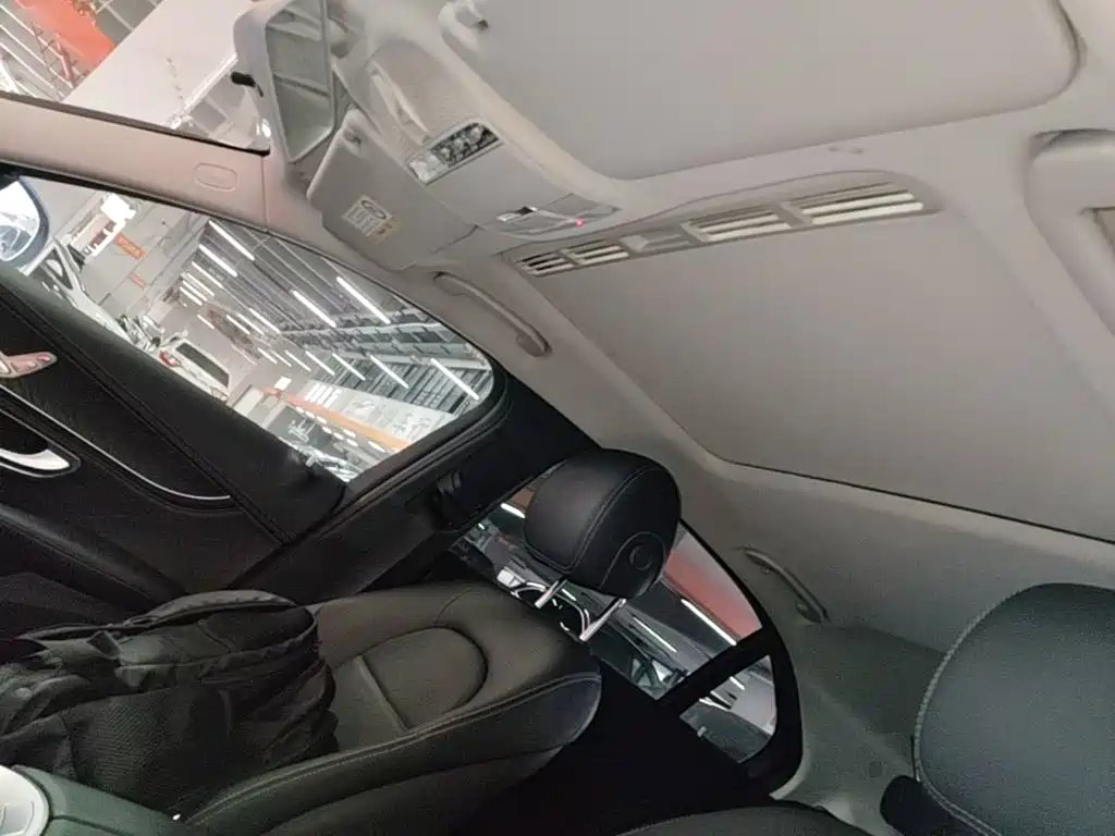 Mercedes-Benz C-Class 2019 — фото 18
