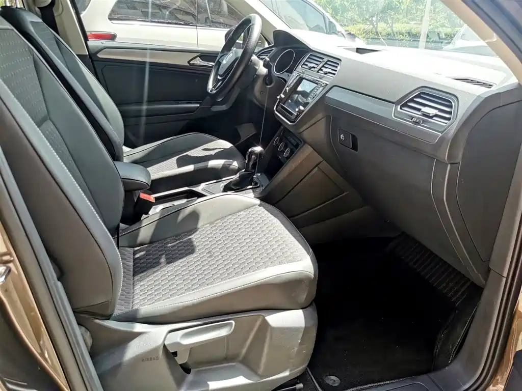 Volkswagen Tiguan L 2017 — фото 13