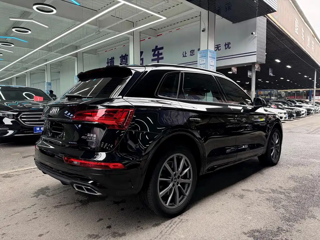 Audi Q5L 2023 — фото 23