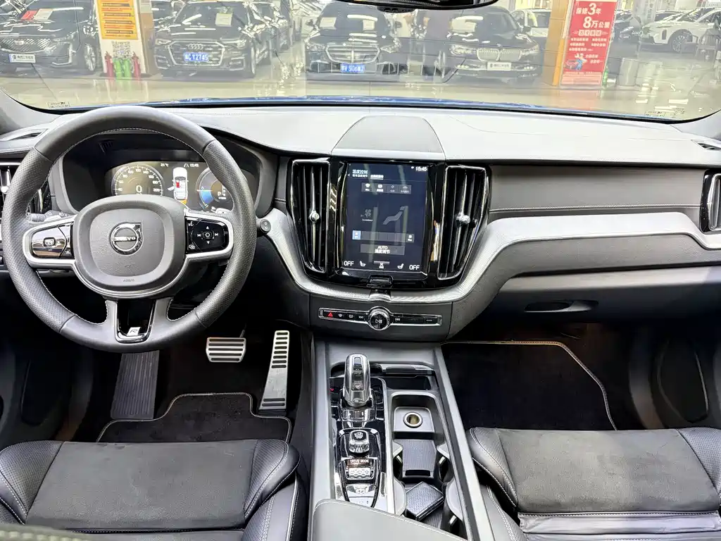 Volvo XC60 Plug-In Hybrid 2019 — фото 8