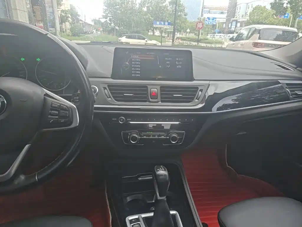 BMW 1 Series 2017 — фото 13
