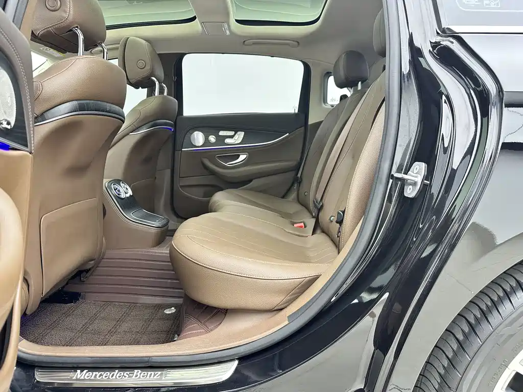 Mercedes-Benz E-Class 2023 — фото 14